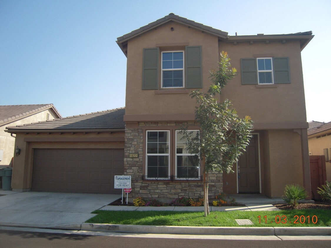 Primary Photo - Beautiful & Spacious home in The Desirable...