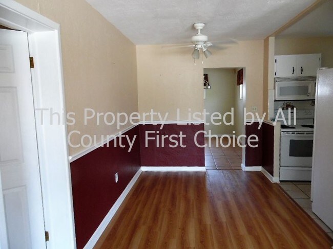 Foto del edificio - 10880 Village Green Ave
