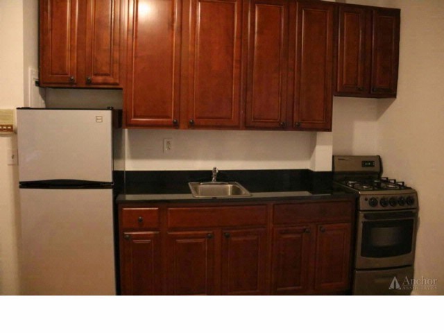 Building Photo - 166 E 61st St