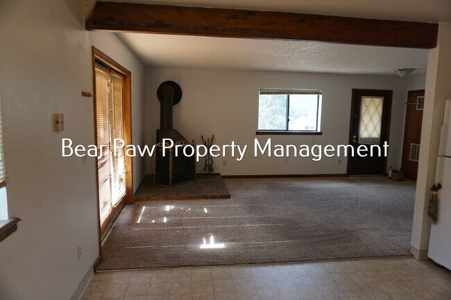 Foto del edificio - Two Bedroom Garden Level Duplex in Kittredge!