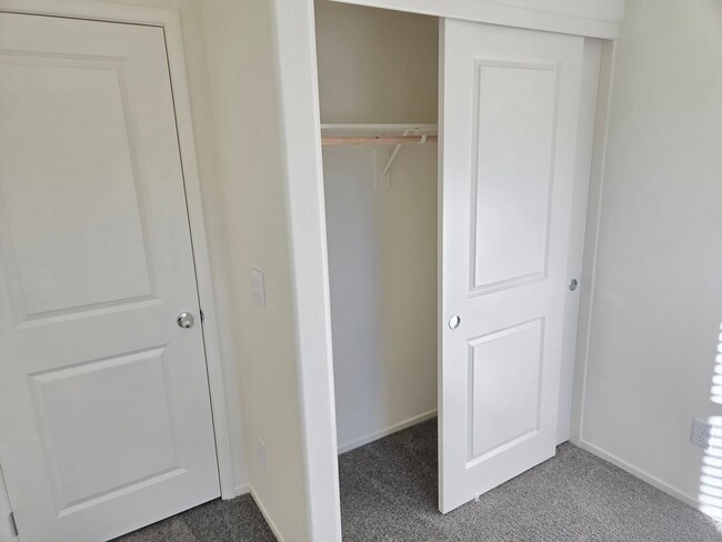 Foto del edificio - Kalea Trails Gated Cosmos Garden