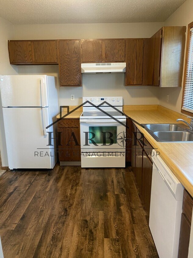Foto principal - 2426 30th Ave NW