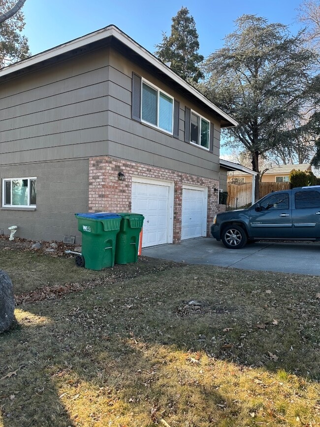 Building Photo - 2700 Scholl Dr