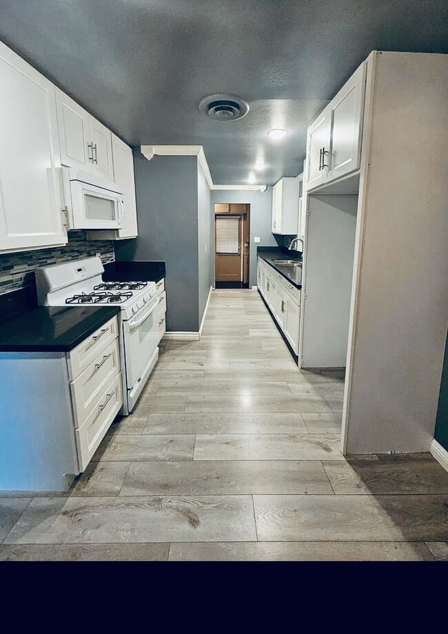 Foto del edificio - 6482 Adair Ave