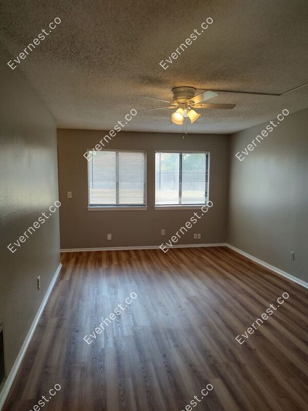 Building Photo - 500 Sky Vue Dr