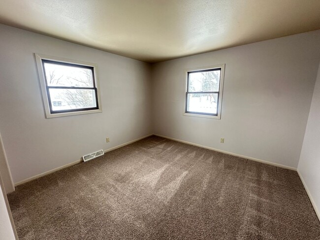 Building Photo - 1837-1837 Post Rd