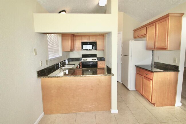 Building Photo - 3426 Lakeland Gardens Dr