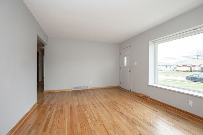 Foto del edificio - # Bedroom/2 Bath Single family!  Brook Park! Finished Basement