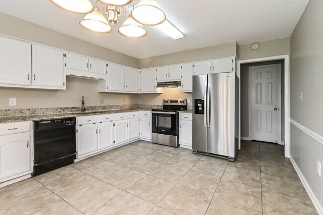 Building Photo - 5100 Barkshire Dr