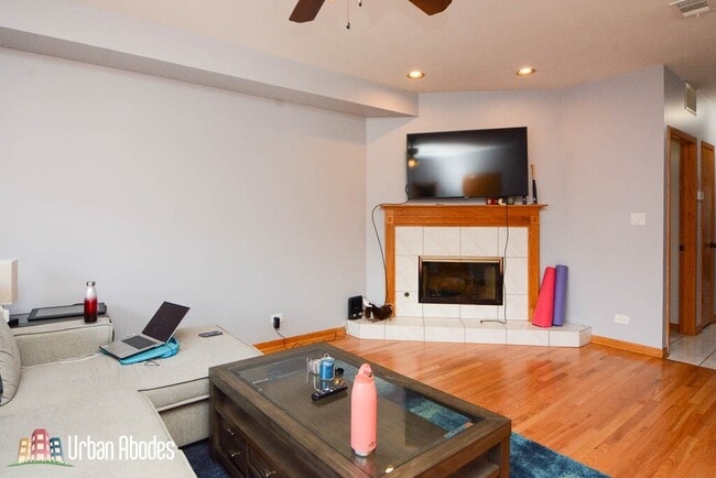 Foto del edificio - 1220 W Belmont Ave