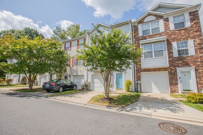 Building Photo - Newly Updated 3 BR/2 BA Townhome in Columbia!