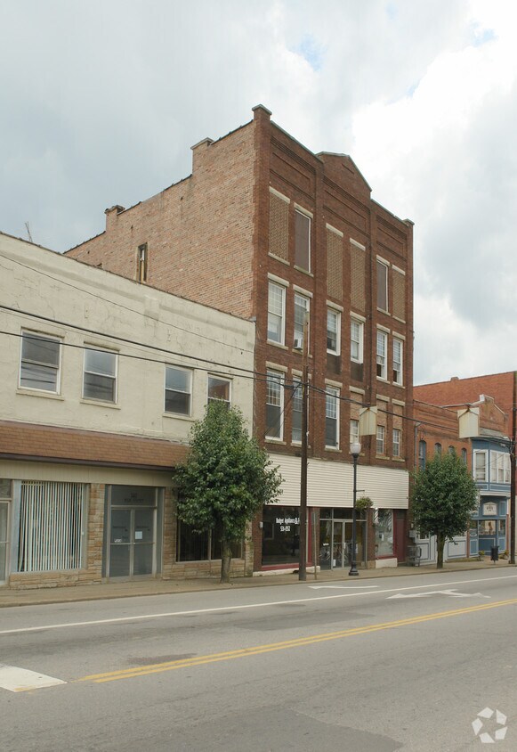Building Photo - 145 Main St