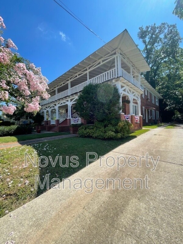 Building Photo - 319 College Street