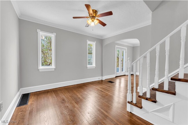 Building Photo - 141 E 206th St