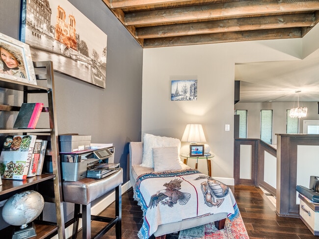 Foto del edificio - Modern 3 Bedroom with  Lofted Office - All...