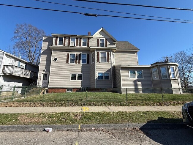 Foto del edificio - 132 Coburn Ave