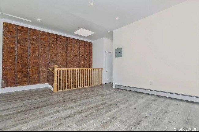Foto del edificio - 32 Covert St