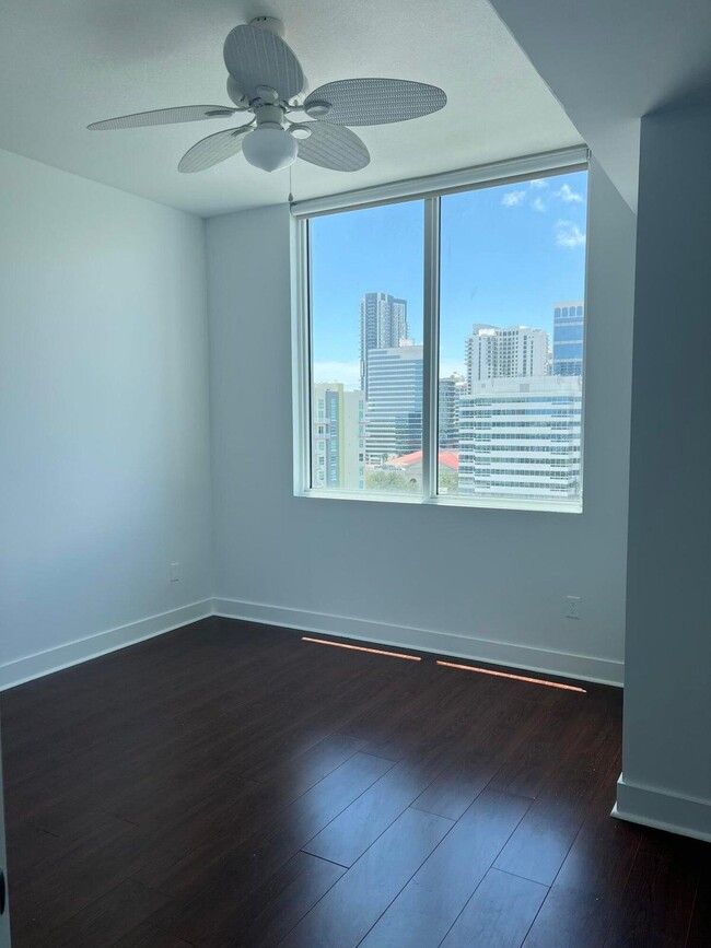 Foto del edificio - 315 NE 3rd Ave