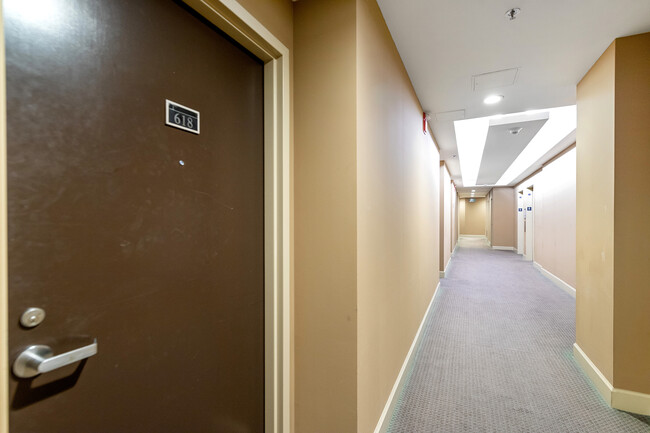 Building Photo - 220 Lombard St