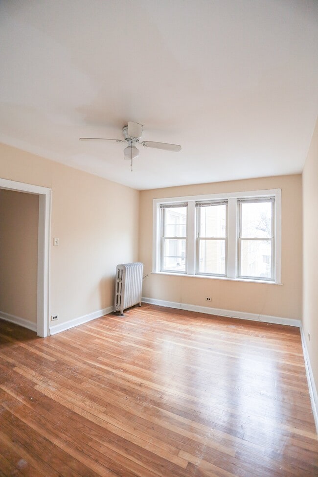 Photo - 4726 W Addison St (Chicago, IL) Apartment