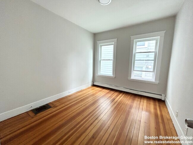 Building Photo - 7 Hesston Terrace