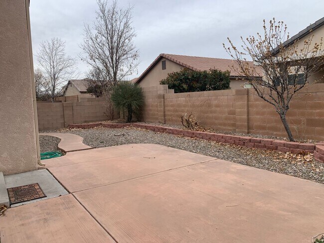 Building Photo - Fantastic 3 Bedroom, 2 Bath Home In The NE!