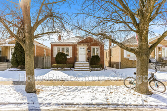 Building Photo - 5423 W 63rd Pl