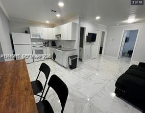 Foto del edificio - 2240 Simms St