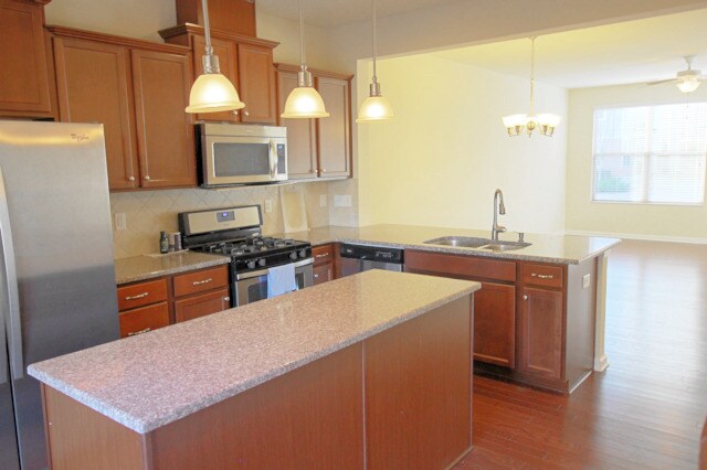 Foto del edificio - 2 Bedroom, 2.5 Bath Townhome in Thompson R...
