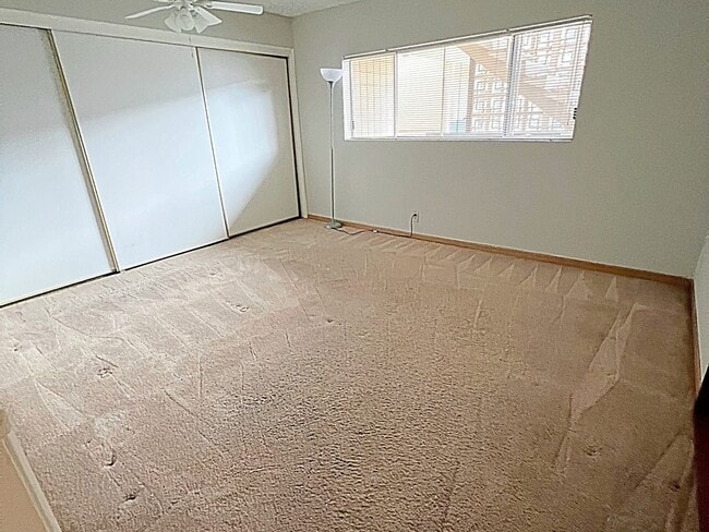 Building Photo - 2 Bedroom Townhome in Las Vegas
