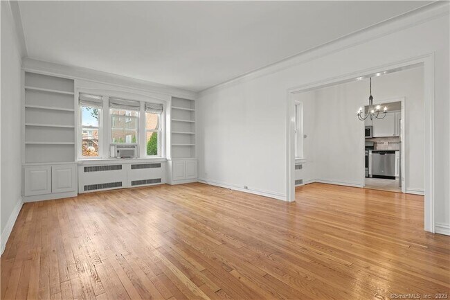 Foto del edificio - 70 Strawberry Hill Ave