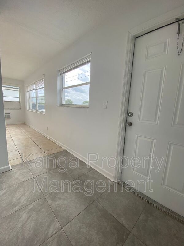 Foto del edificio - 1172 W 34th St