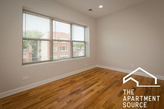 Building Photo - 7229 N Rogers Ave