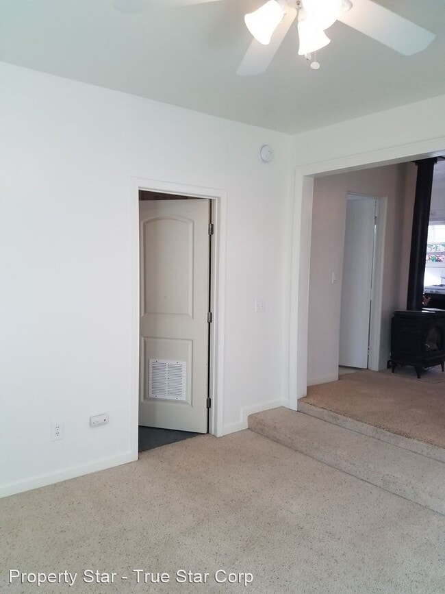 Building Photo - 1 br, 1 bath House - 308 1/2 W D St