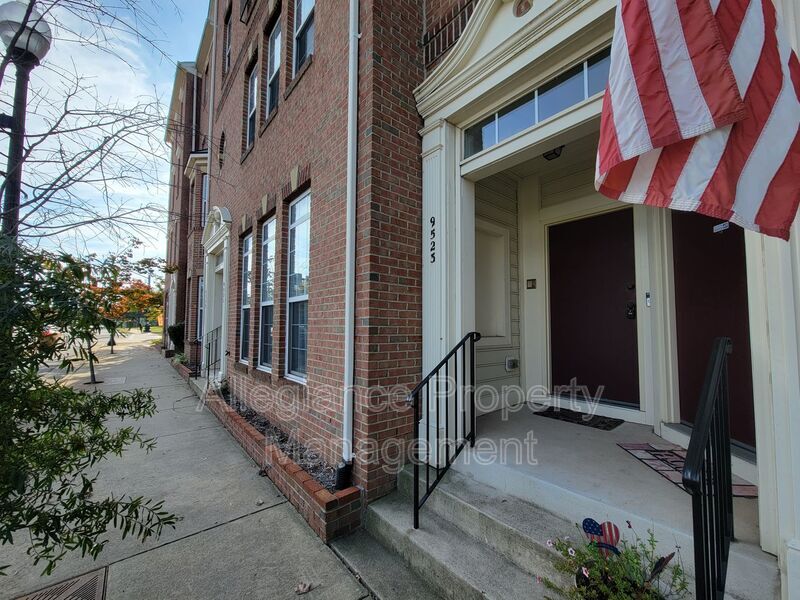 Foto principal - 9523 Center St