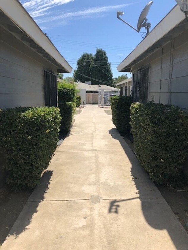 Foto principal - 2901 S Chester Ave
