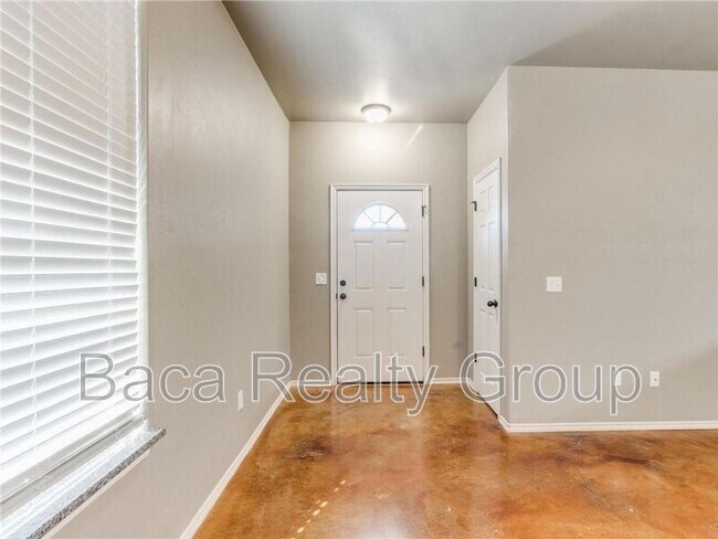 Building Photo - 820 Aspen Dr