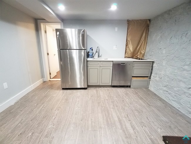 Building Photo - 237 Troy Ave