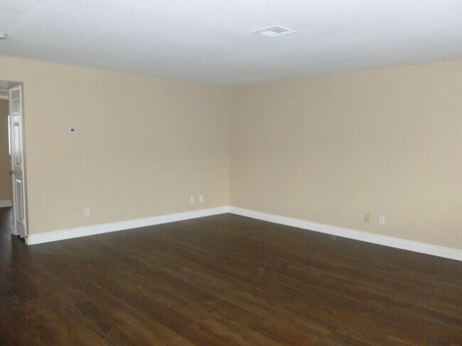 Building Photo - 6556 Wilma Ave