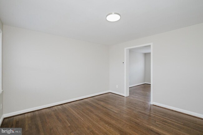 Foto del edificio - 72 Stemmers Run Rd