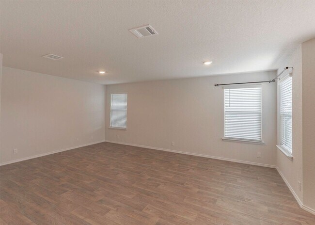 Building Photo - REDBIRD RANCH-NEWER 3BA/2BA FOR LEASE