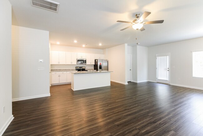 Foto del edificio - 215 Dorian Lp