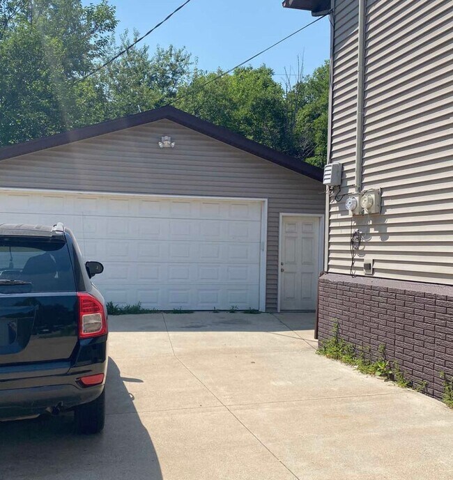 Building Photo - $1,275  | 2 Bedroom, 1 Bathroom Duplex | NO PETS | Available for August 1st, 2026 Move In!