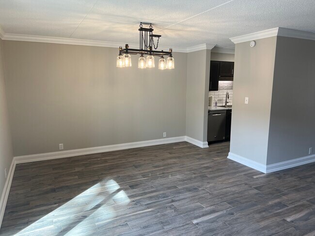 Building Photo - 110 Canberra Dr