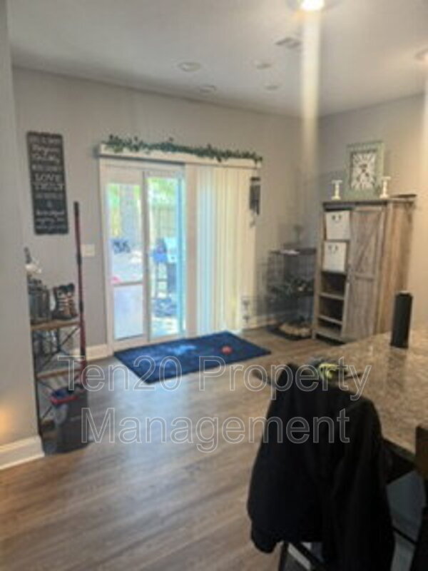 Foto del edificio - 106 White Oak Pl