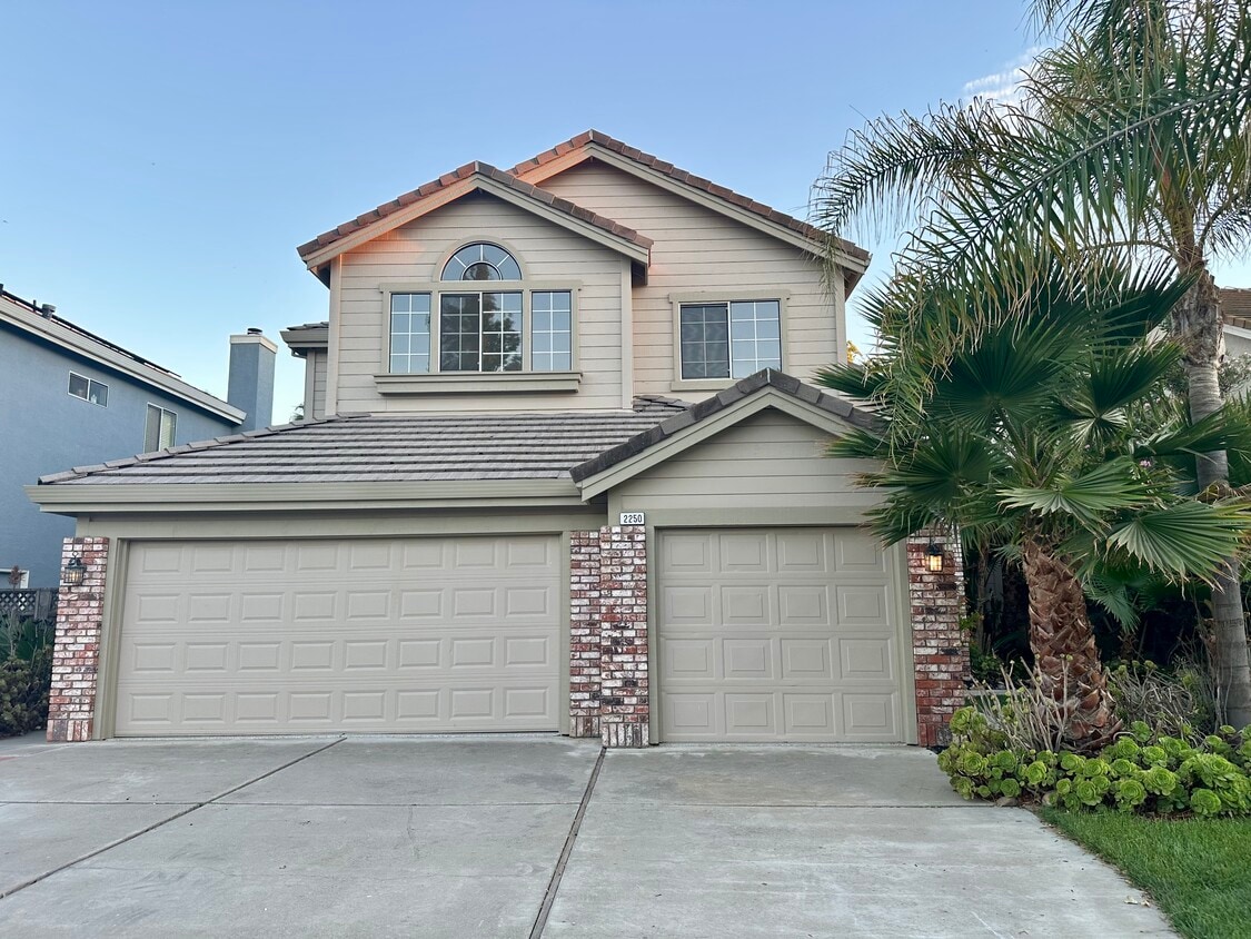 Primary Photo - 2250 Prestwick Dr