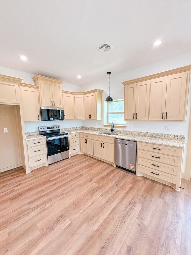 Building Photo - 1105 E Navarro-