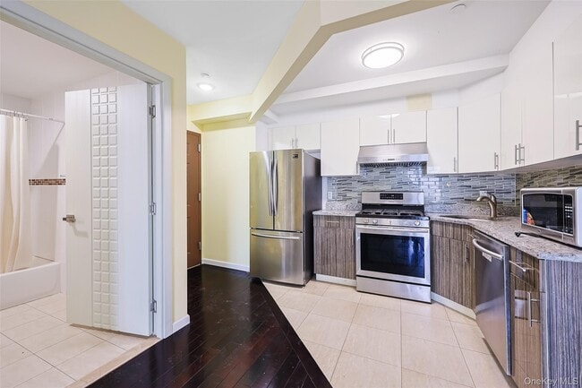 Foto del edificio - 55-12 138th St