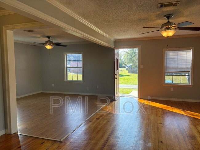 Foto del edificio - 1916 Hudson St