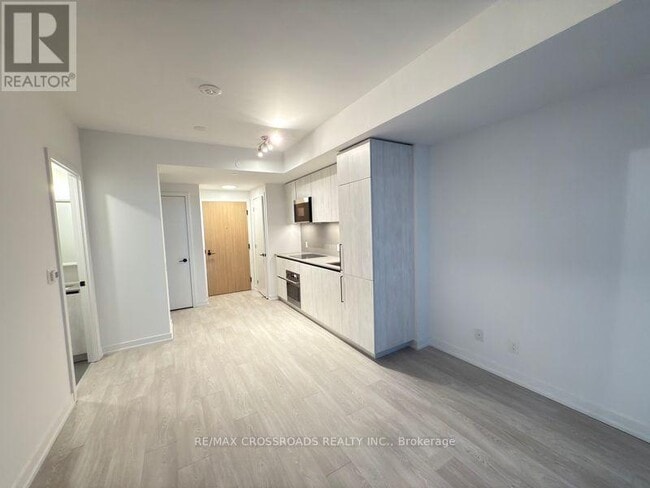 Building Photo - 33 Parliament St